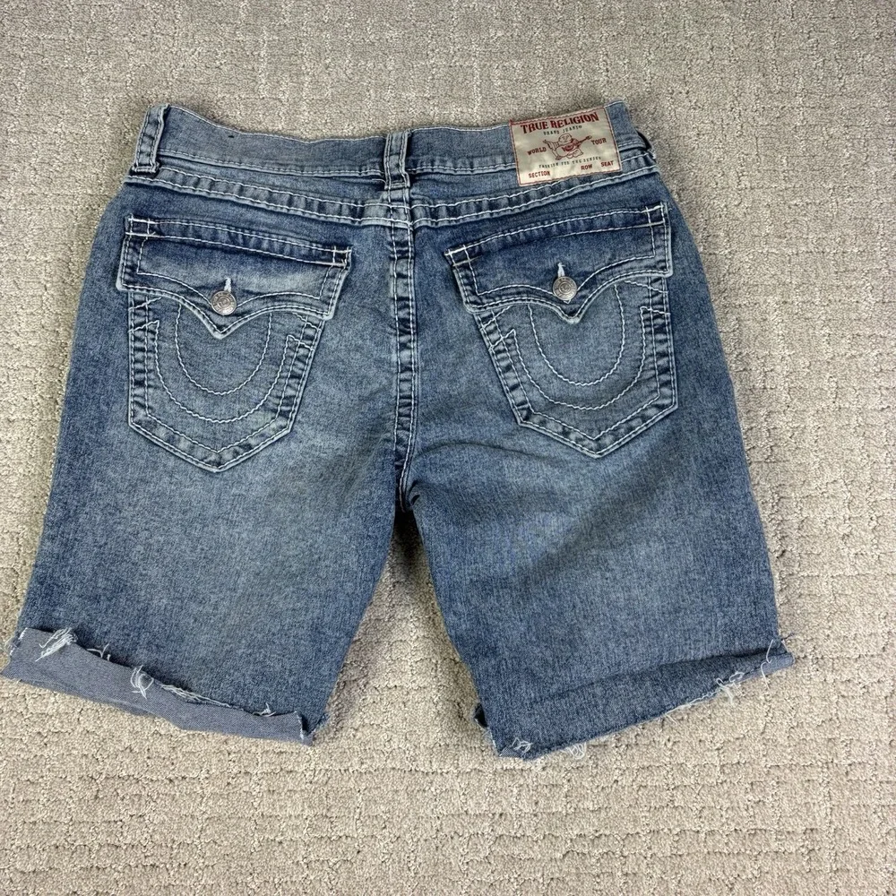 True Religion Geno Men's 34 Denim Jean Shorts Cut Off Frayed Hem Medium Blue